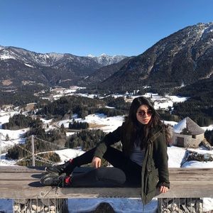 Meet your Posher, Bella